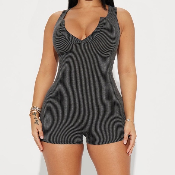 Romper - Picture 3 of 4